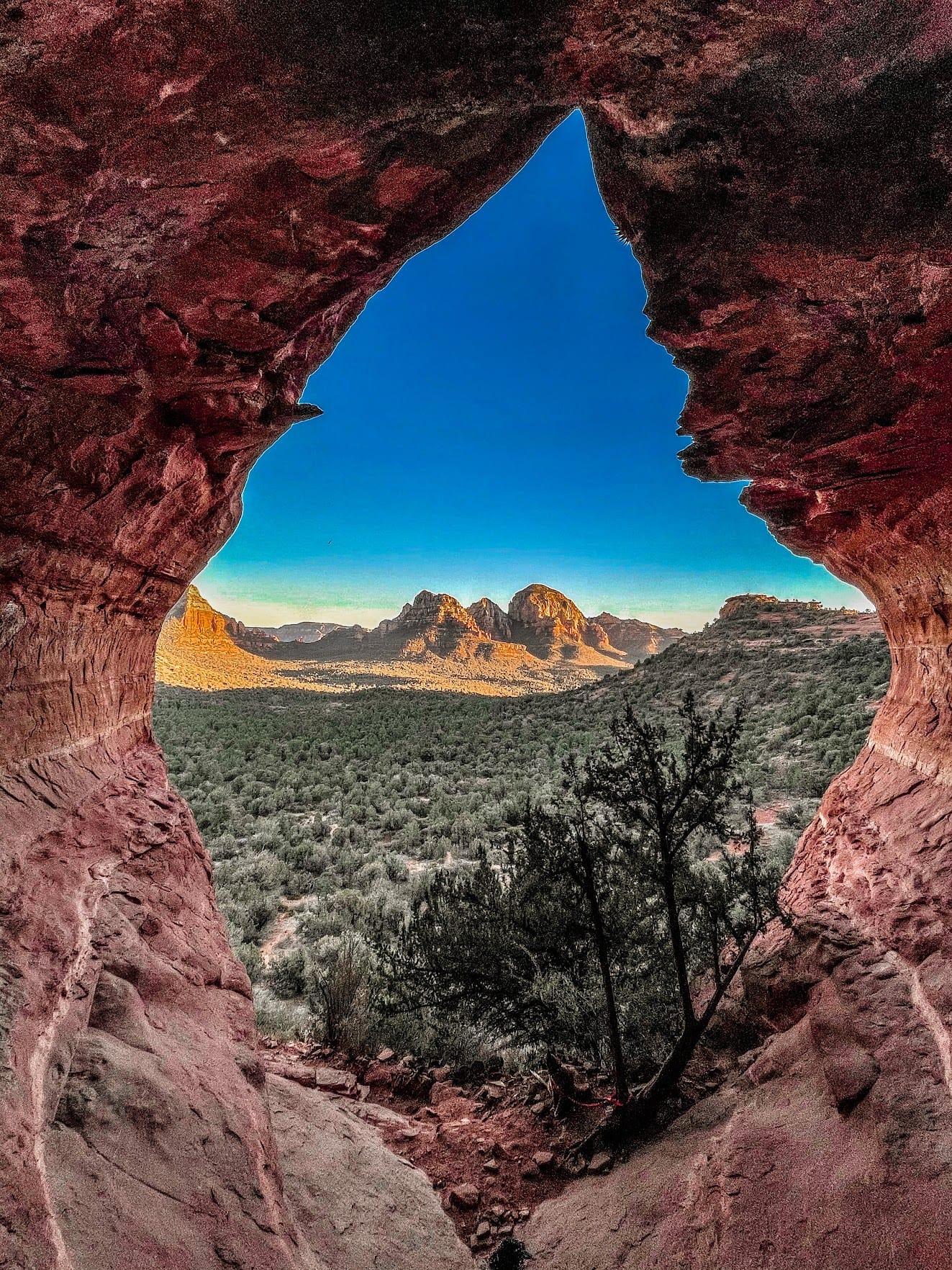 hiking cave in sedona arizona